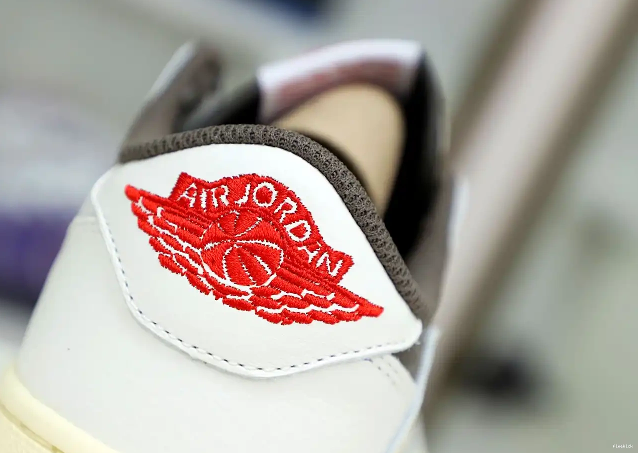 MOCHA REVERSE X 1 LOW JORDAN OG SCOTT TRAVIS AIR 0404
